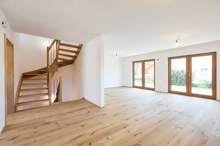 Moderne Doppelhaushälfte im Chalet Stil in Ohlstadt