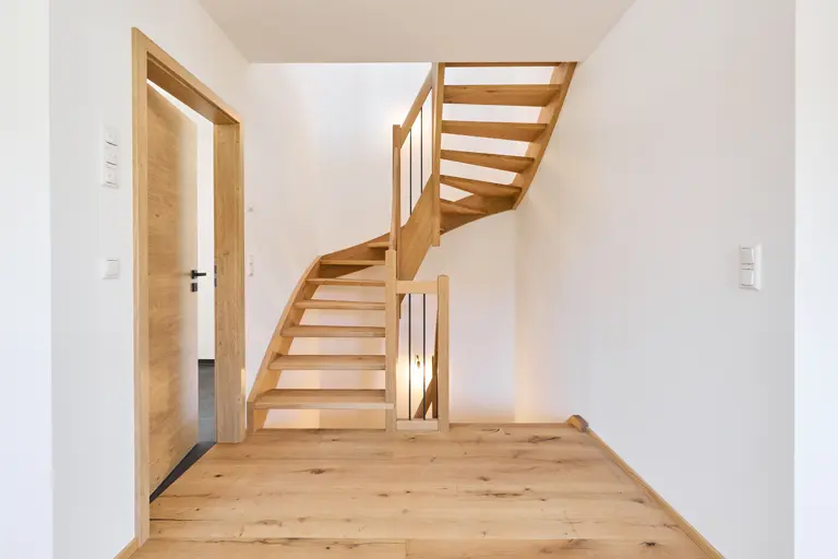 Moderne Doppelhaushälfte im Chalet Stil in Ohlstadt