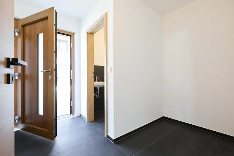 Moderne Doppelhaushälfte im Chalet Stil in Ohlstadt