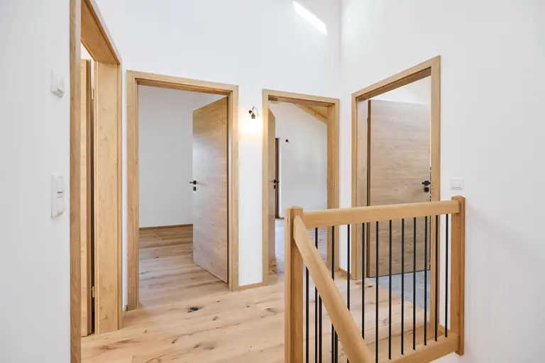 Moderne Doppelhaushälfte im Chalet Stil in Ohlstadt