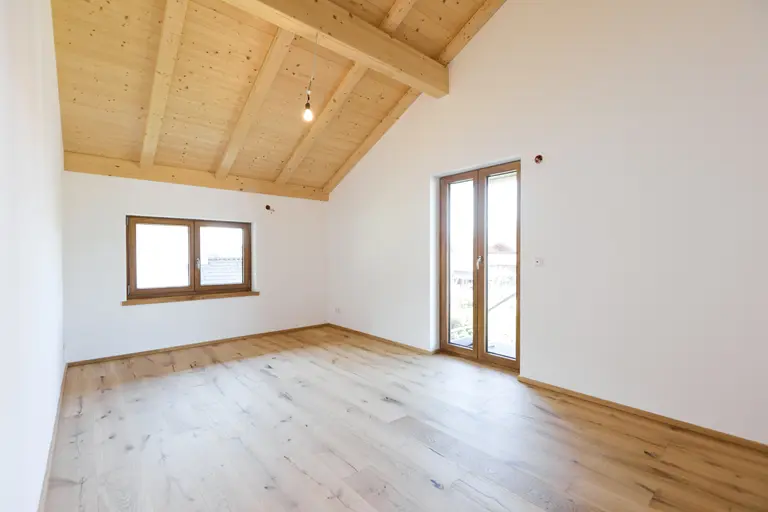 Moderne Doppelhaushälfte im Chalet Stil in Ohlstadt