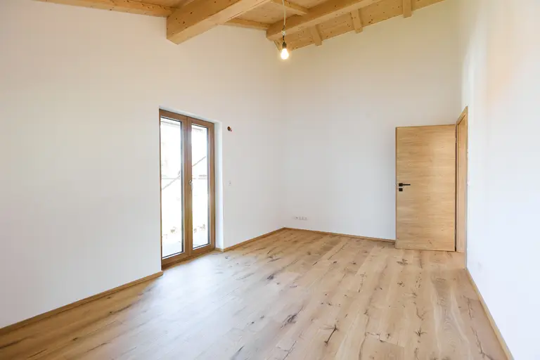 Moderne Doppelhaushälfte im Chalet Stil in Ohlstadt