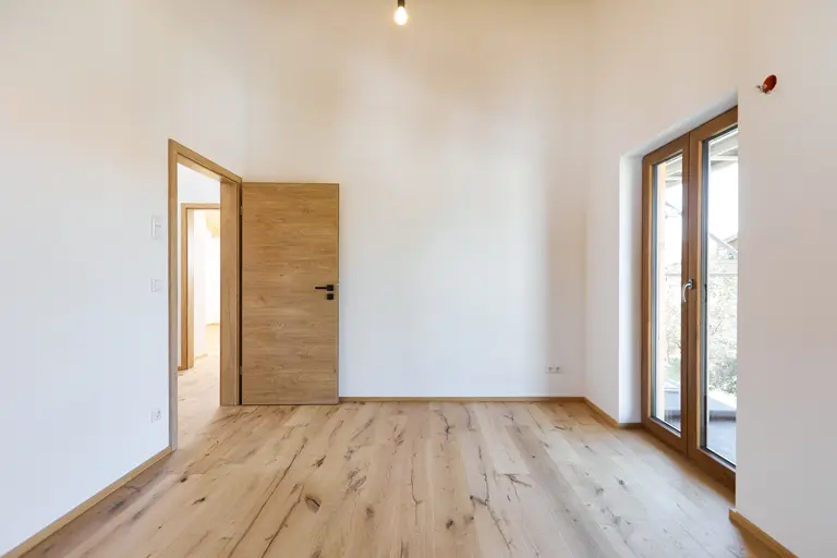 Moderne Doppelhaushälfte im Chalet Stil in Ohlstadt
