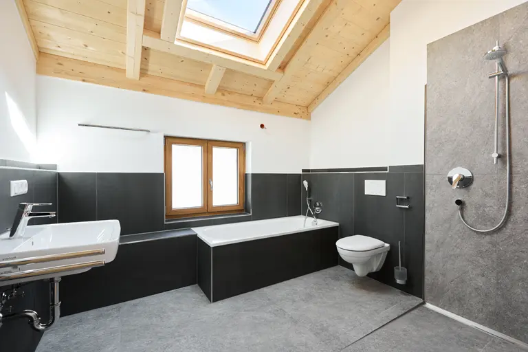 Moderne Doppelhaushälfte im Chalet Stil in Ohlstadt