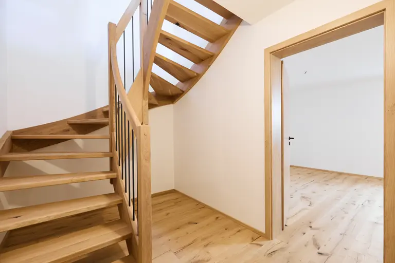 Moderne Doppelhaushälfte im Chalet Stil in Ohlstadt