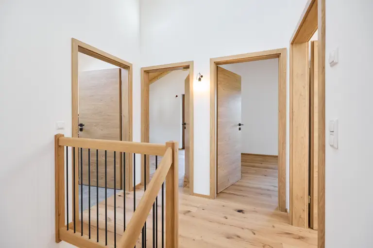 Moderne Doppelhaushälfte im Chalet Stil in Ohlstadt