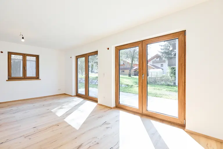 Moderne Doppelhaushälfte im Chalet Stil in Ohlstadt