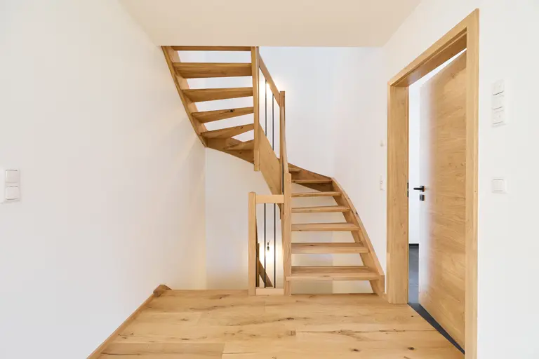 Moderne Doppelhaushälfte im Chalet Stil in Ohlstadt