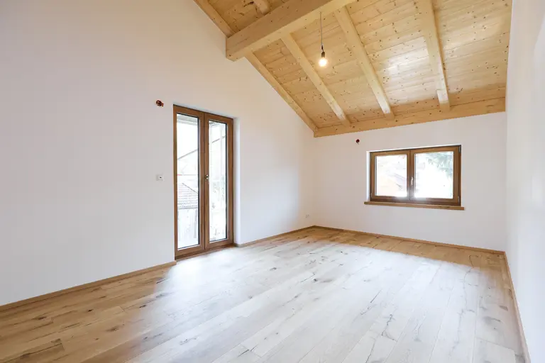Moderne Doppelhaushälfte im Chalet Stil in Ohlstadt