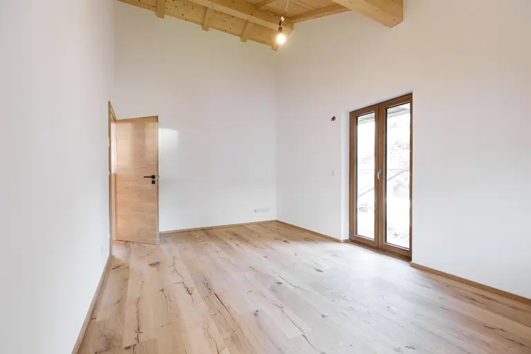 Moderne Doppelhaushälfte im Chalet Stil in Ohlstadt