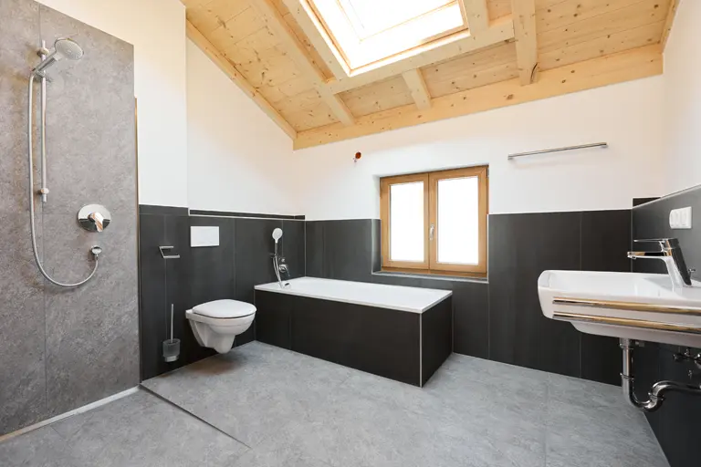 Moderne Doppelhaushälfte im Chalet Stil in Ohlstadt