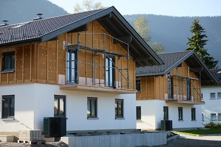 Moderne Doppelhaushälfte im Chalet Stil in Ohlstadt