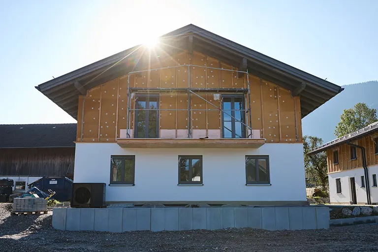 Moderne Doppelhaushälfte im Chalet Stil in Ohlstadt